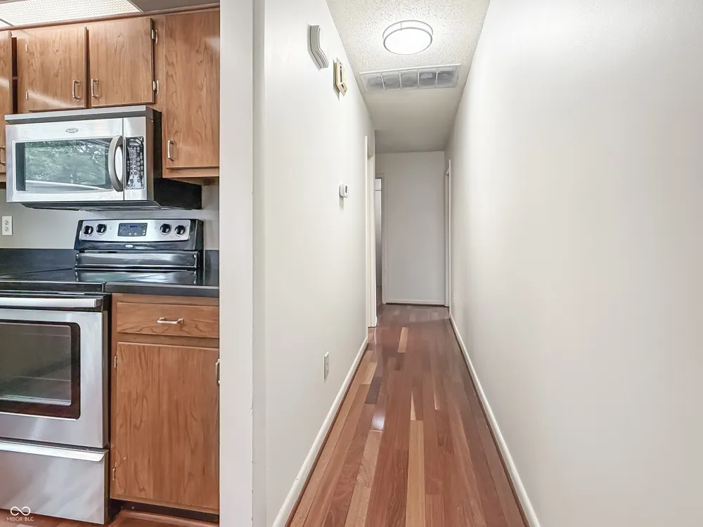 4692 Carya Square Columbus, IN 47201
