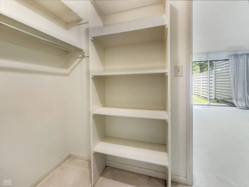 4692 Carya Square Columbus, IN 47201