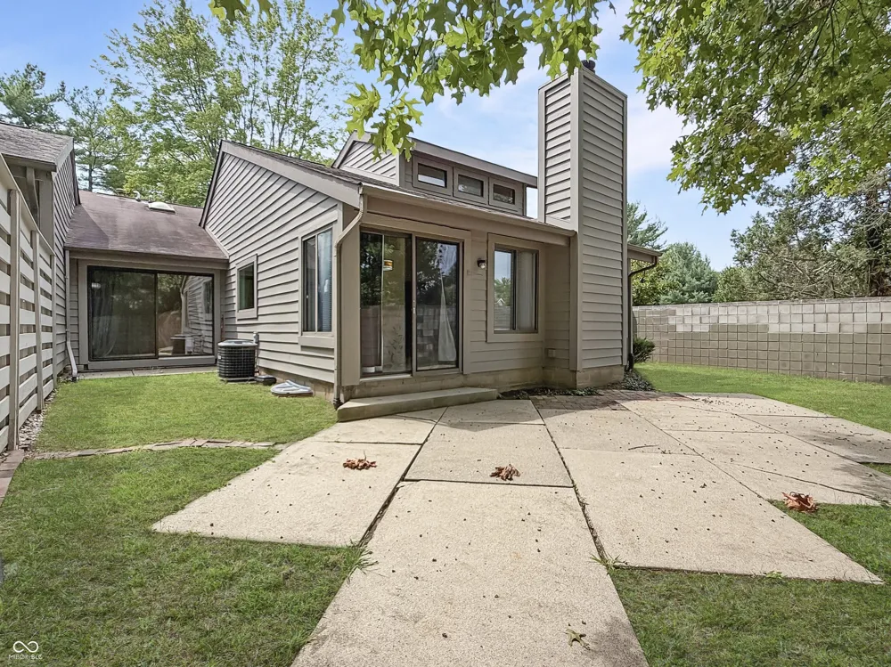 4692 Carya Square Columbus, IN 47201