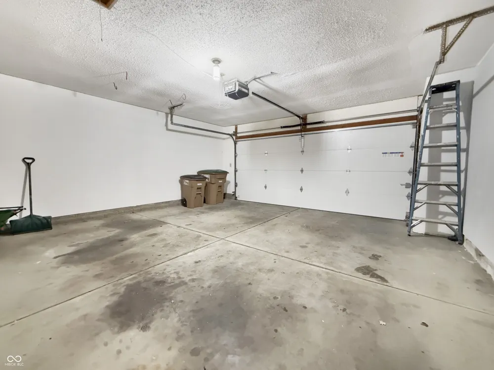 4692 Carya Square Columbus, IN 47201