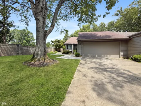 4692 Carya Square