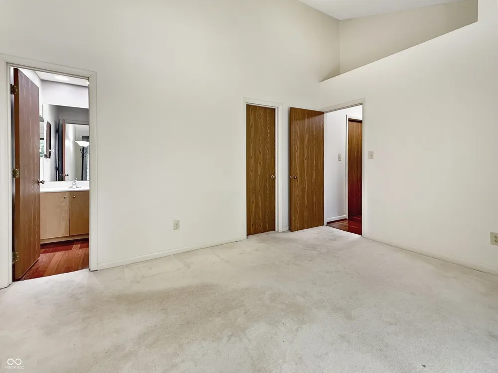 4692 Carya Square Columbus, IN 47201