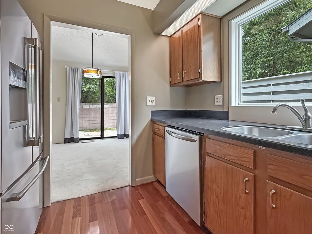 4692 Carya Square Columbus, IN 47201