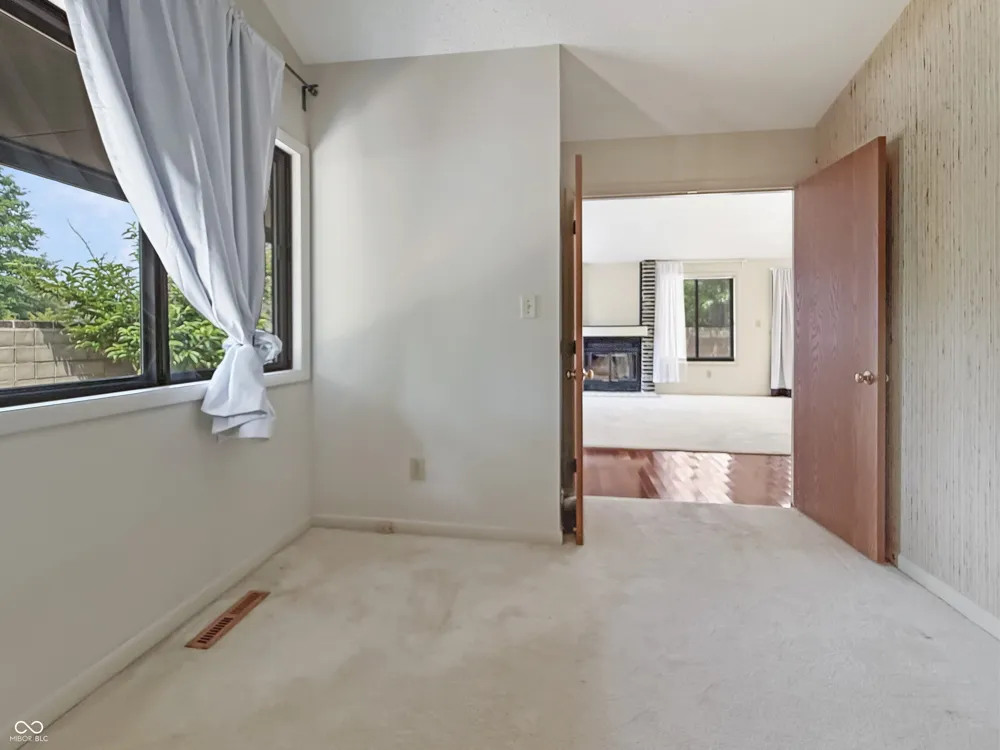 4692 Carya Square Columbus, IN 47201