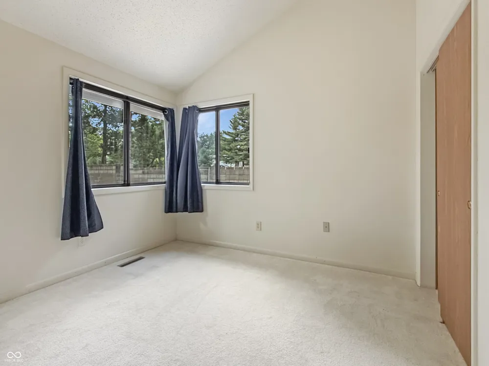 4692 Carya Square Columbus, IN 47201