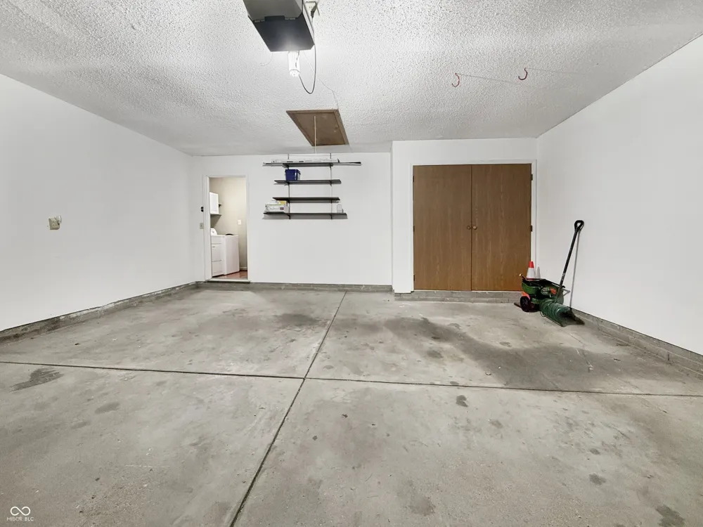4692 Carya Square Columbus, IN 47201