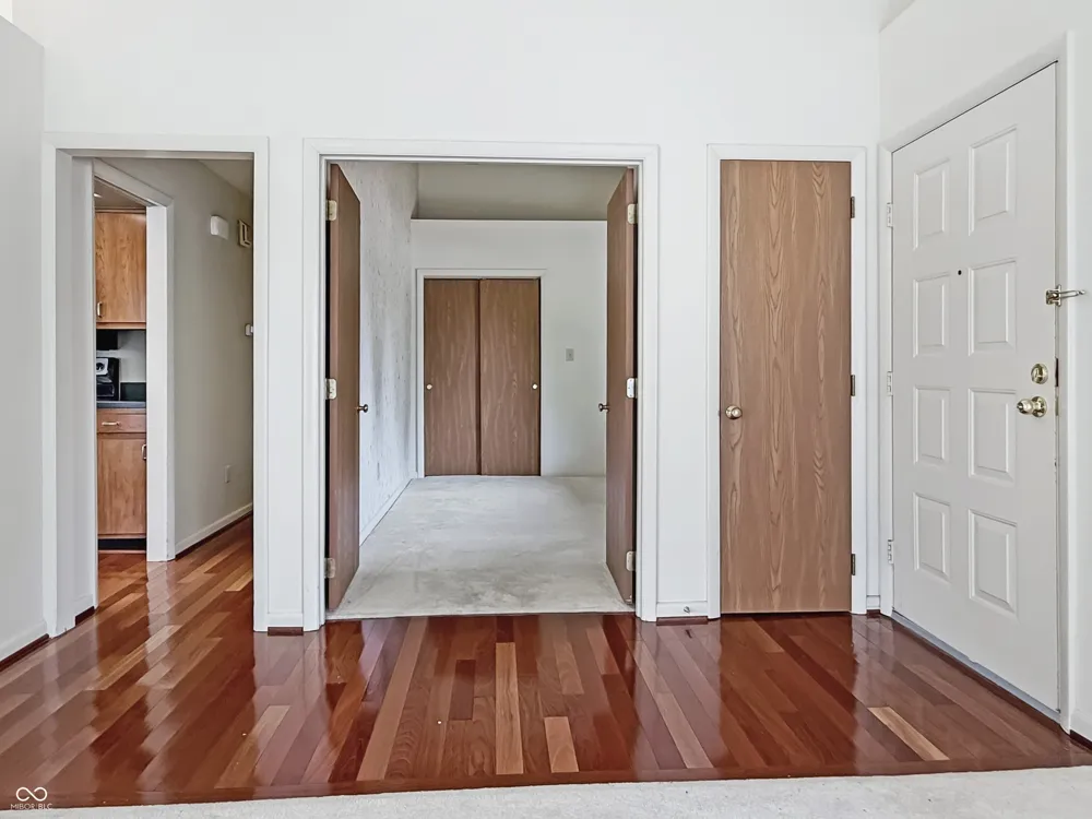 4692 Carya Square Columbus, IN 47201
