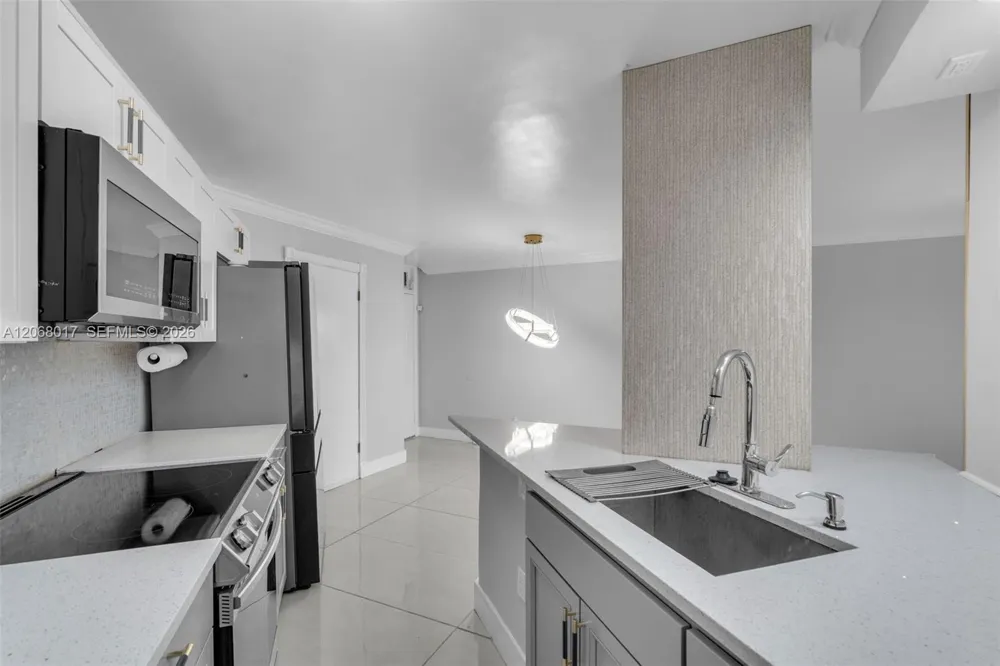 213 Lake Pointe Dr #106 Oakland Park, FL 33309
