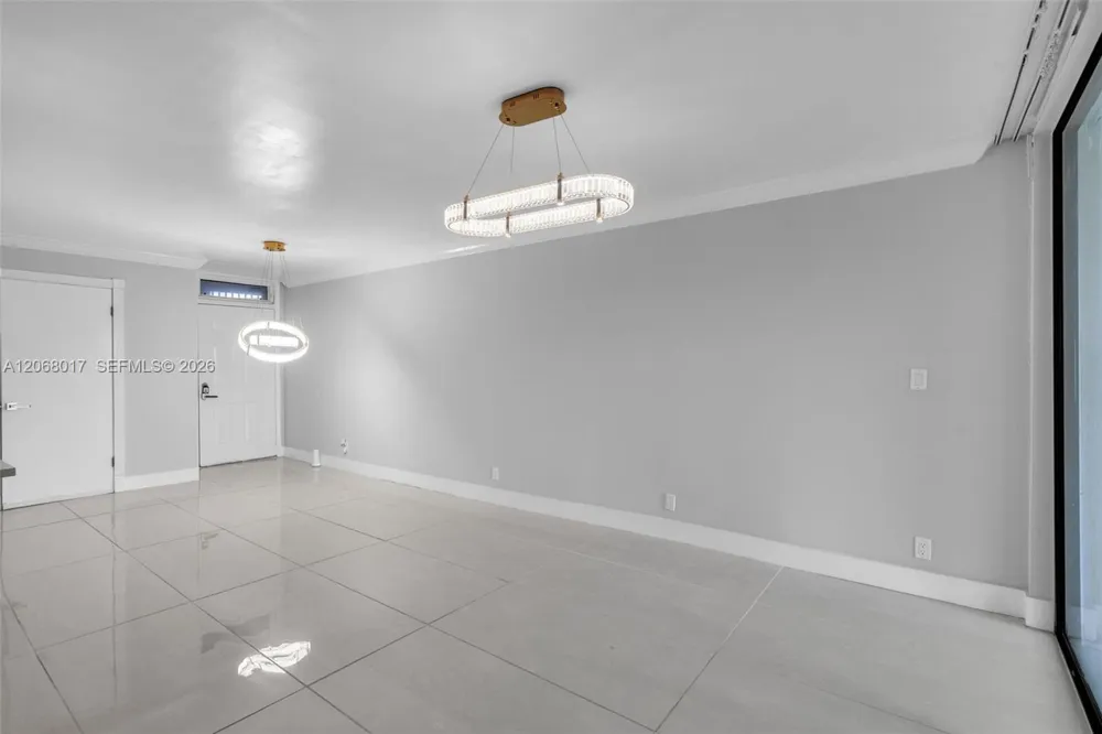 213 Lake Pointe Dr #106 Oakland Park, FL 33309