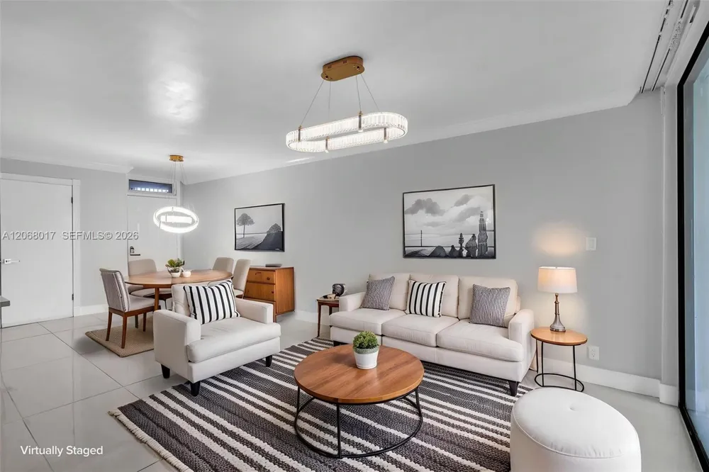 213 Lake Pointe Dr #106 Oakland Park, FL 33309