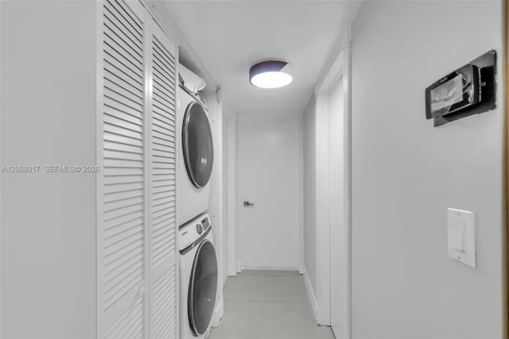 213 Lake Pointe Dr #106 Oakland Park, FL 33309