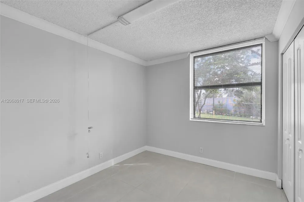213 Lake Pointe Dr #106 Oakland Park, FL 33309