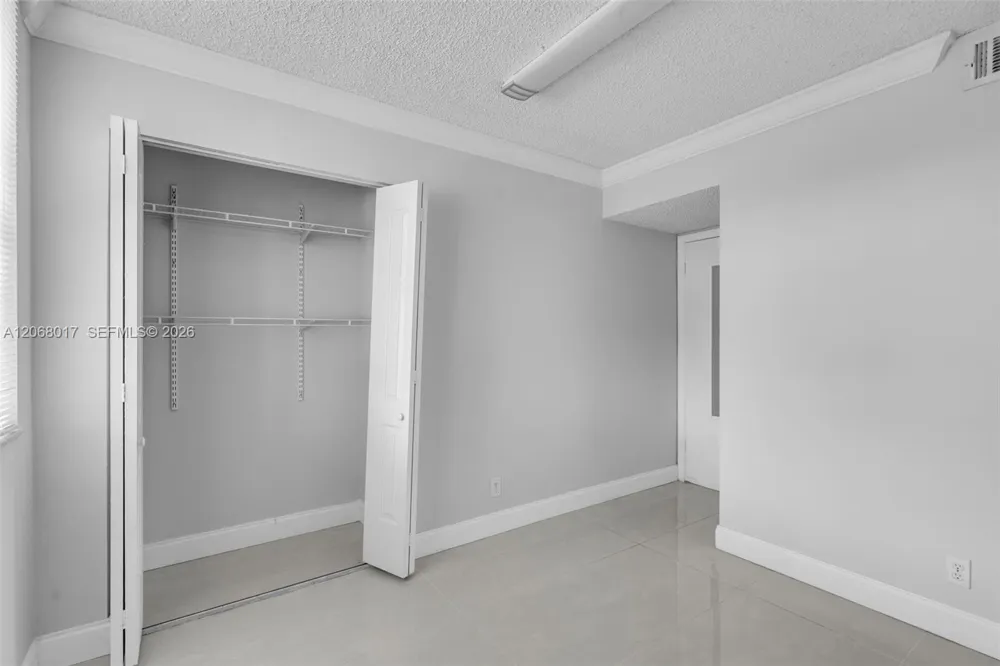 213 Lake Pointe Dr #106 Oakland Park, FL 33309