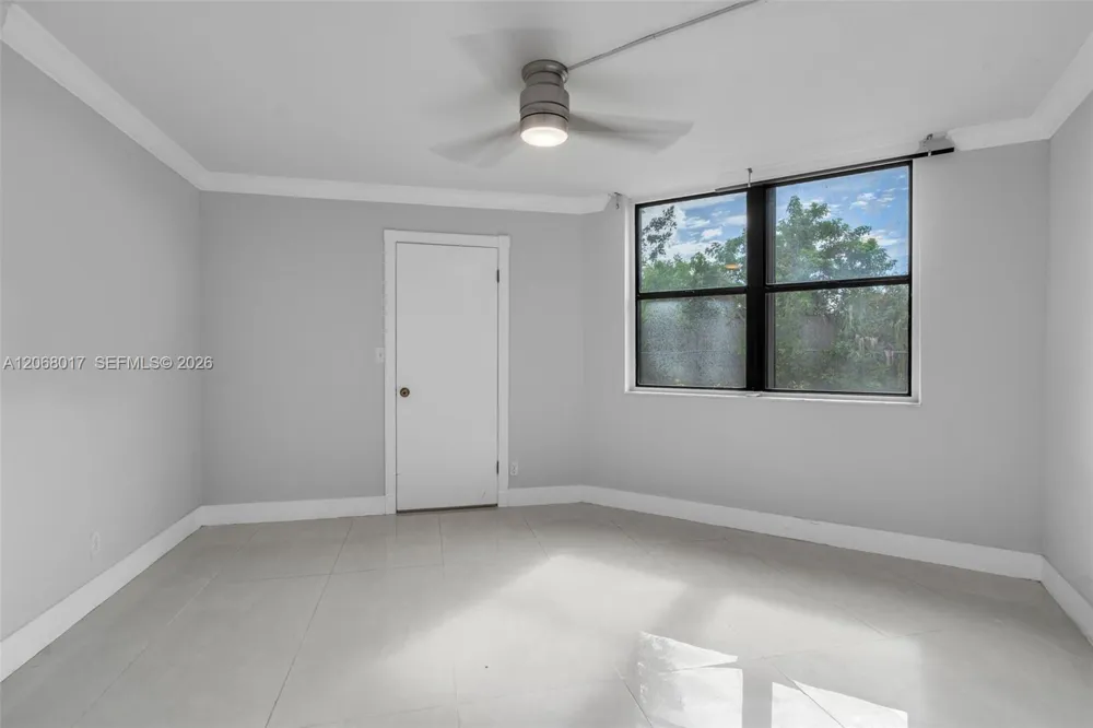 213 Lake Pointe Dr #106 Oakland Park, FL 33309