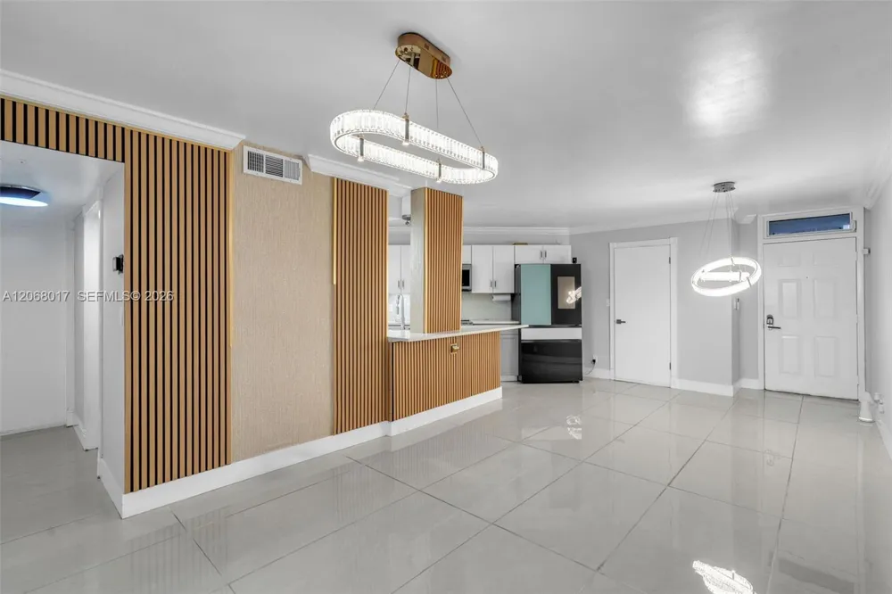213 Lake Pointe Dr #106 Oakland Park, FL 33309
