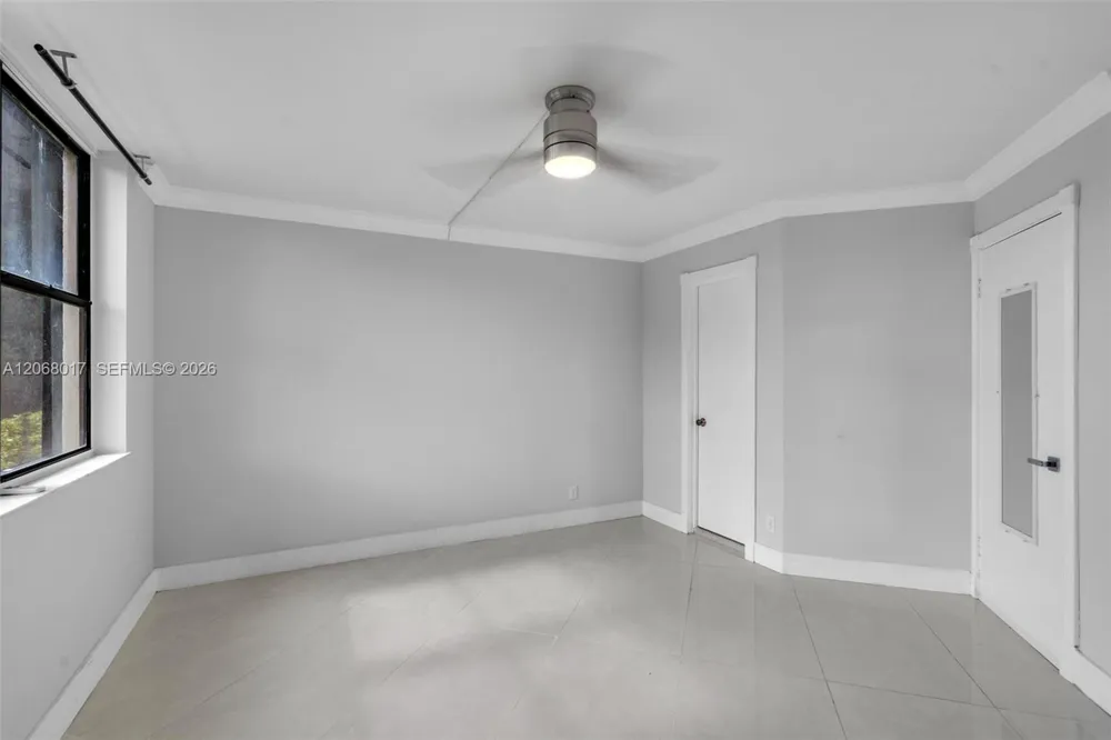 213 Lake Pointe Dr #106 Oakland Park, FL 33309