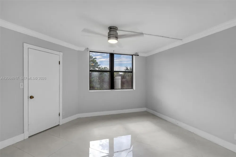 213 Lake Pointe Dr #106 Oakland Park, FL 33309
