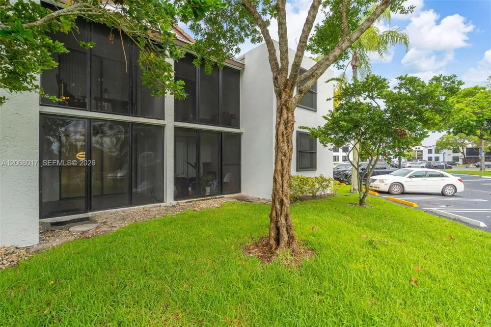 213 Lake Pointe Dr #106 Oakland Park, FL 33309