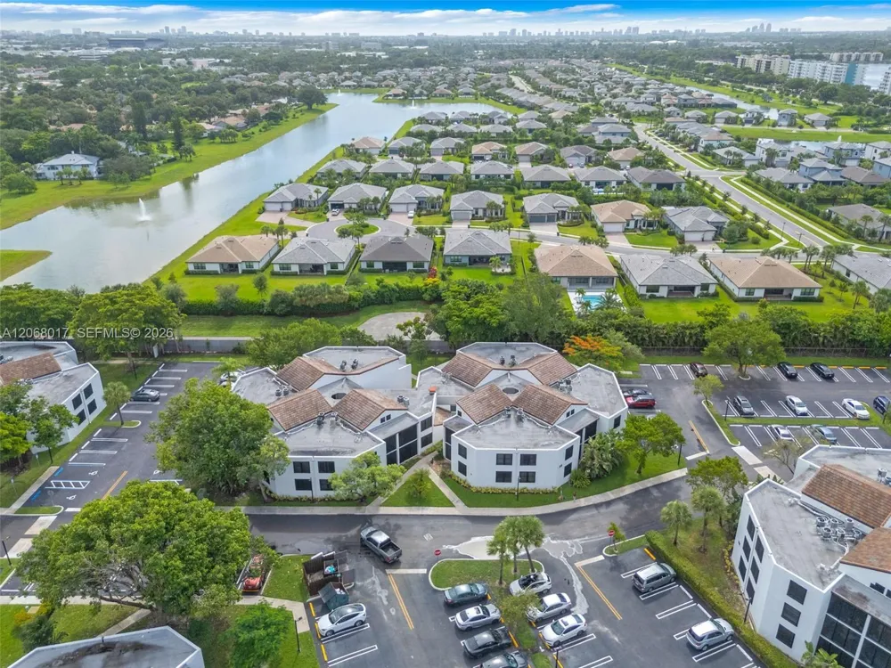 213 Lake Pointe Dr #106 Oakland Park, FL 33309