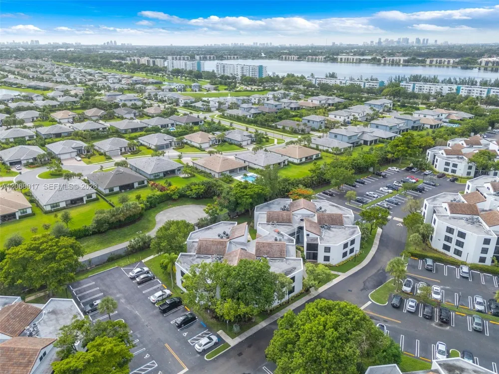 213 Lake Pointe Dr #106 Oakland Park, FL 33309