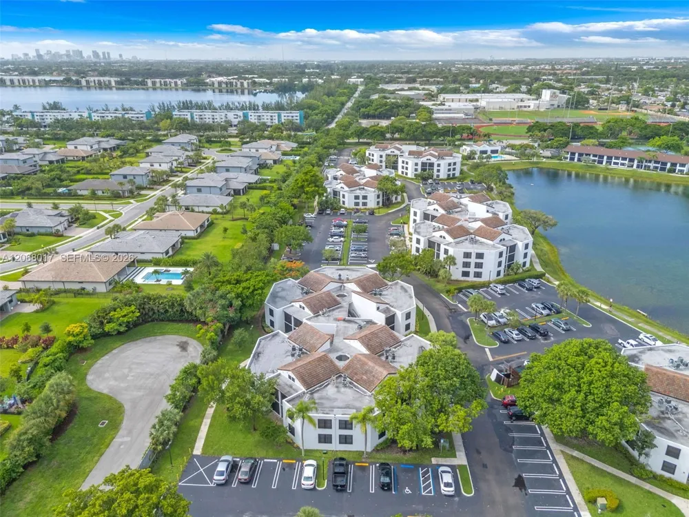 213 Lake Pointe Dr #106 Oakland Park, FL 33309