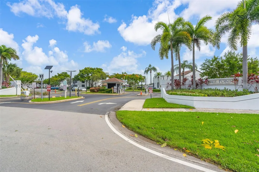 213 Lake Pointe Dr #106 Oakland Park, FL 33309