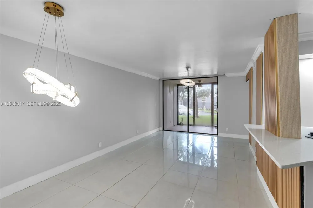 213 Lake Pointe Dr #106 Oakland Park, FL 33309
