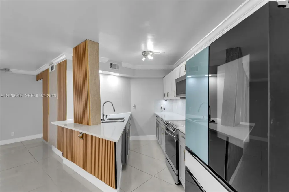 213 Lake Pointe Dr #106 Oakland Park, FL 33309