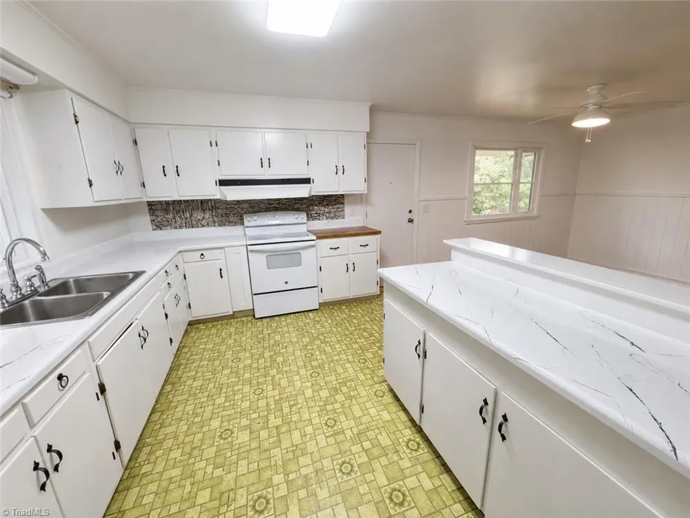 215 Bidney Drive Burlington, NC 27215
