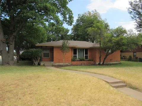 1320 Linden Drive