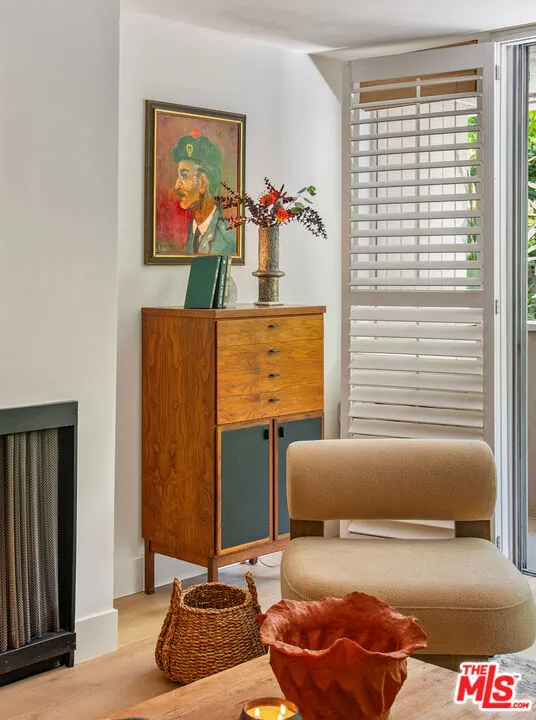 11645 Montana Avenue #101 Los Angeles, CA 90049