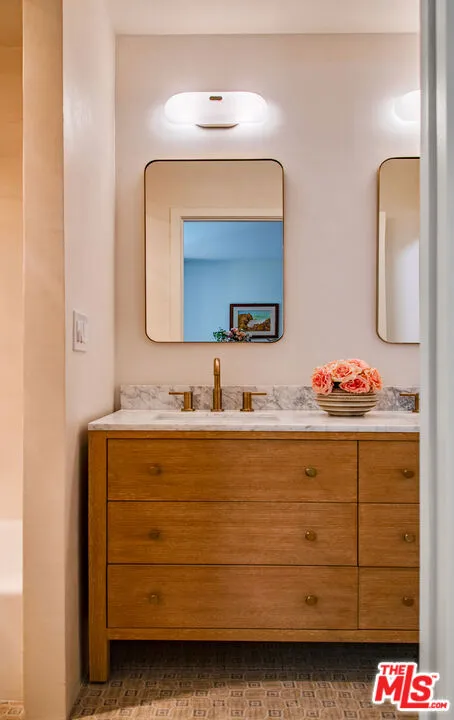 11645 Montana Avenue #101 Los Angeles, CA 90049