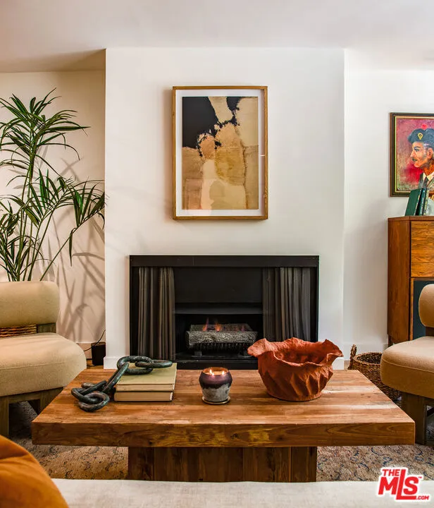 11645 Montana Avenue #101 Los Angeles, CA 90049