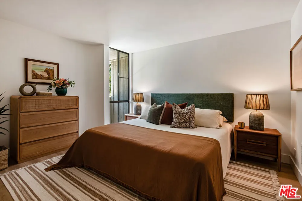 11645 Montana Avenue #101 Los Angeles, CA 90049