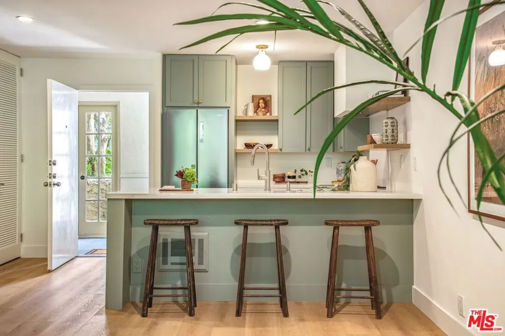11645 Montana Avenue #101 Los Angeles, CA 90049