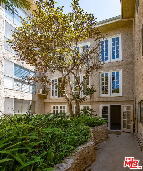 11645 Montana Avenue #101 Los Angeles, CA 90049