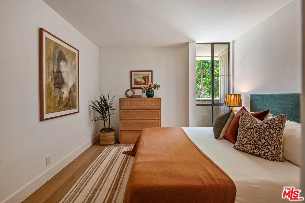 11645 Montana Avenue #101 Los Angeles, CA 90049