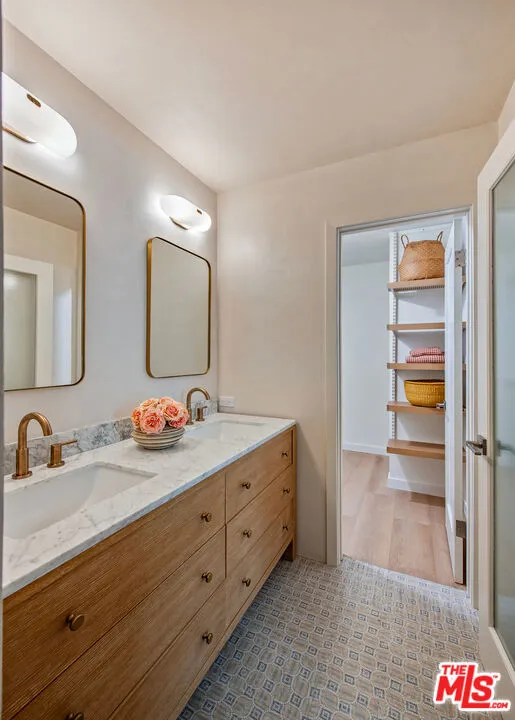 11645 Montana Avenue #101 Los Angeles, CA 90049