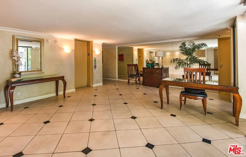 11645 Montana Avenue #101 Los Angeles, CA 90049
