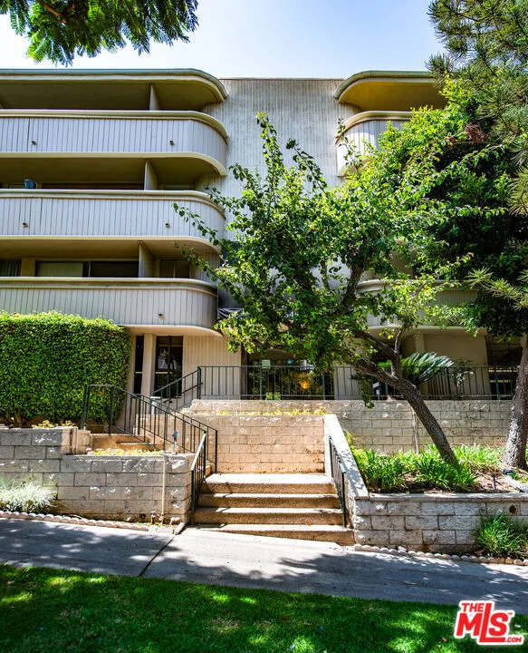 11645 Montana Avenue #101 Los Angeles, CA 90049