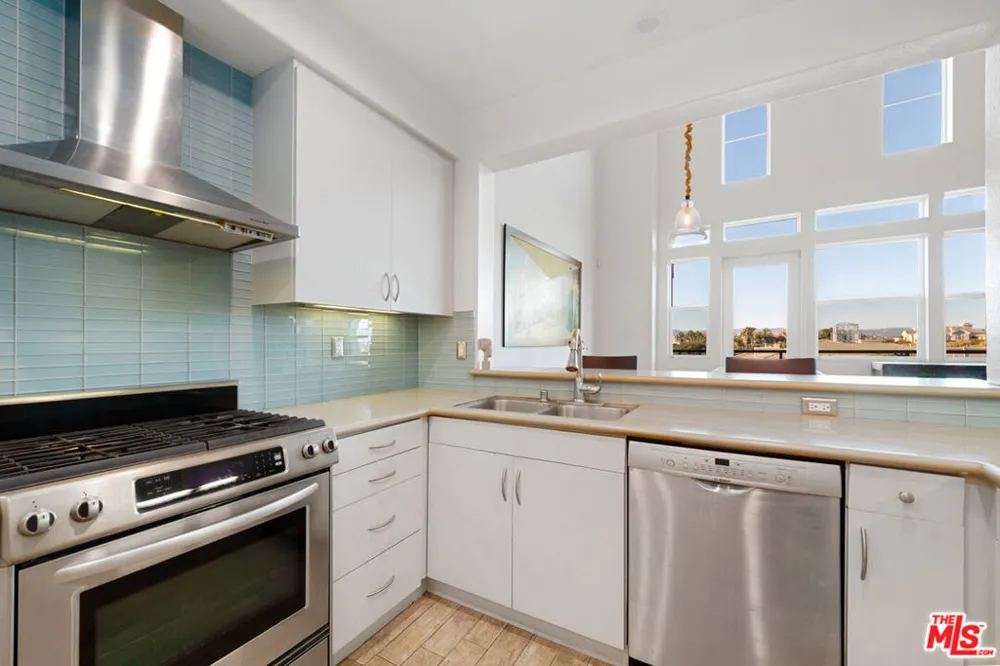 7100 Playa Vista Drive #405 Playa Vista, CA 90094