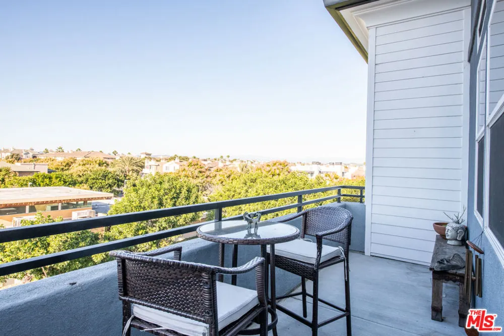 7100 Playa Vista Drive #405 Playa Vista, CA 90094