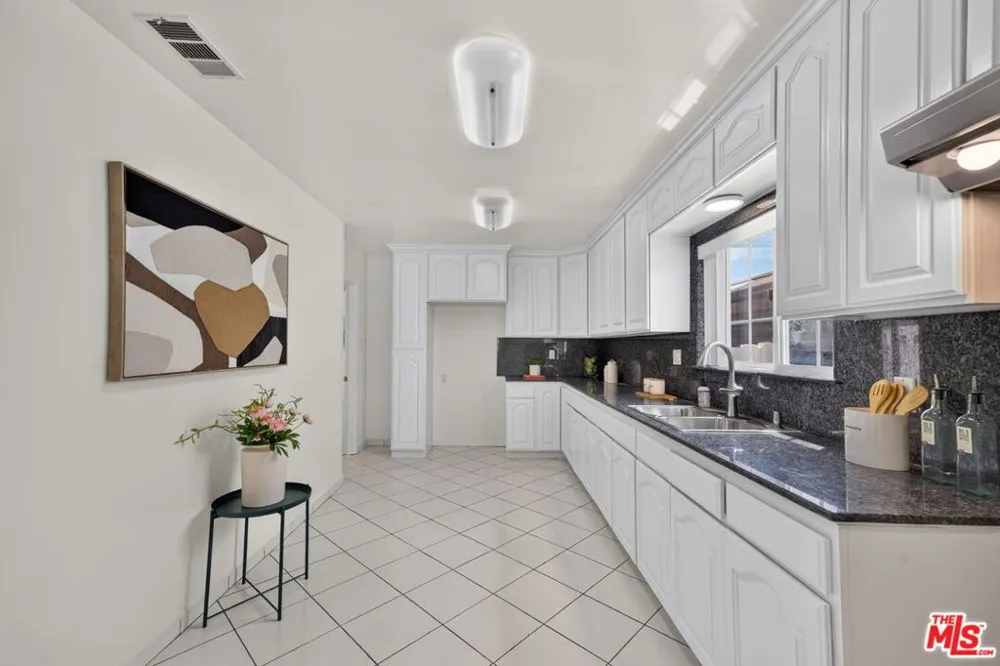 5412 W 124th Street Hawthorne, CA 90250