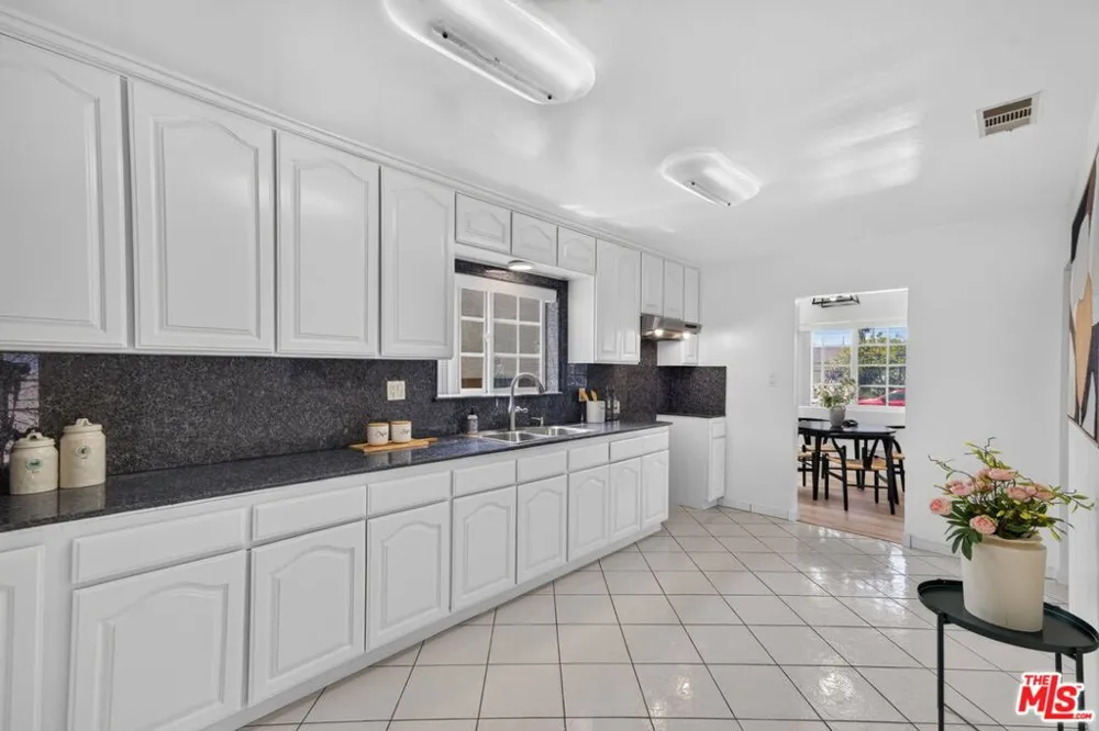 5412 W 124th Street Hawthorne, CA 90250