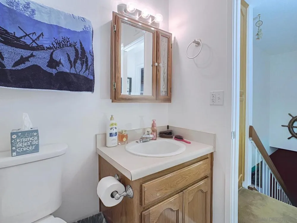 10618 QUEEN JESSICA LN Santee, CA 92071