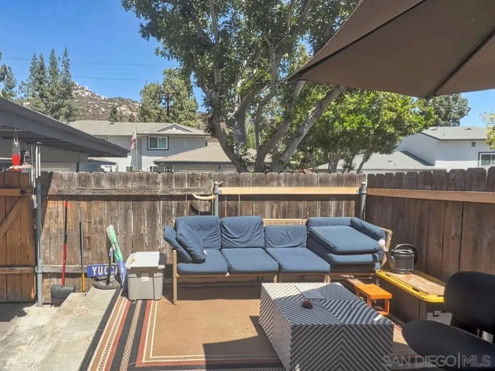 10618 QUEEN JESSICA LN Santee, CA 92071