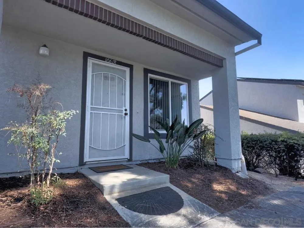 10618 QUEEN JESSICA LN Santee, CA 92071