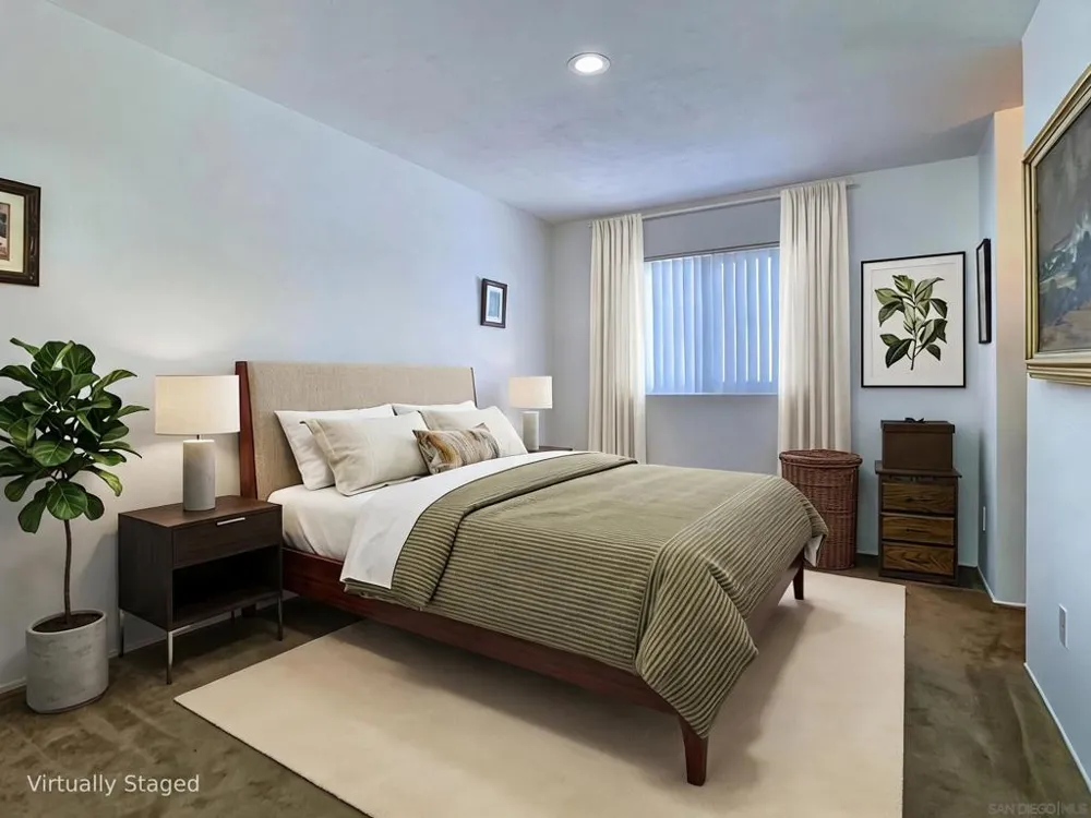 10618 QUEEN JESSICA LN Santee, CA 92071
