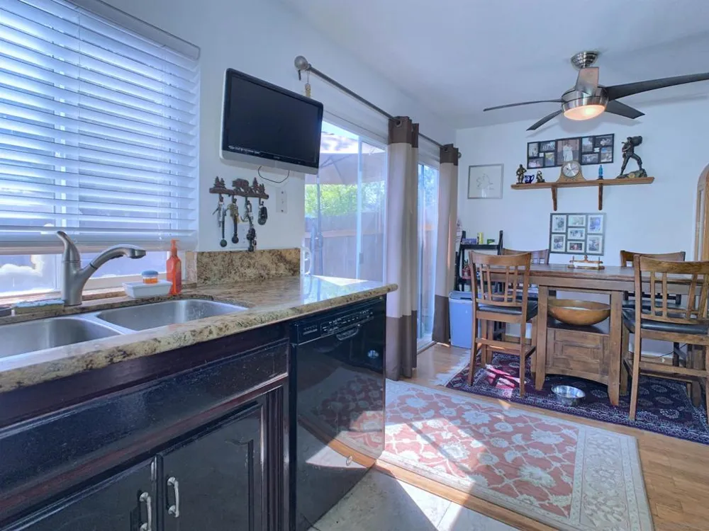 10618 QUEEN JESSICA LN Santee, CA 92071