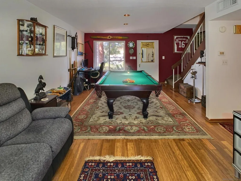 10618 QUEEN JESSICA LN Santee, CA 92071